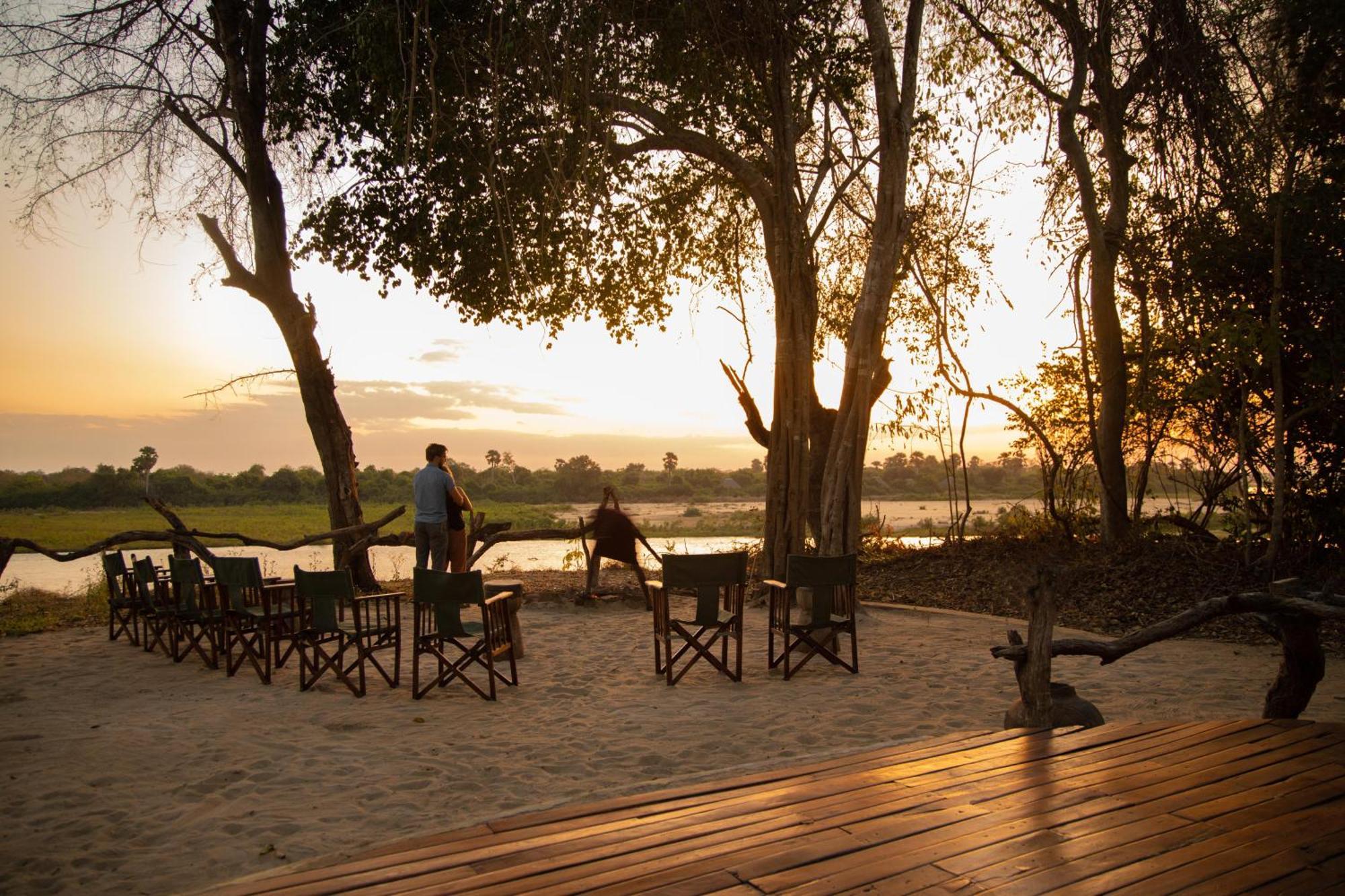 Selous River Camp Kwangwazi ภายนอก รูปภาพ