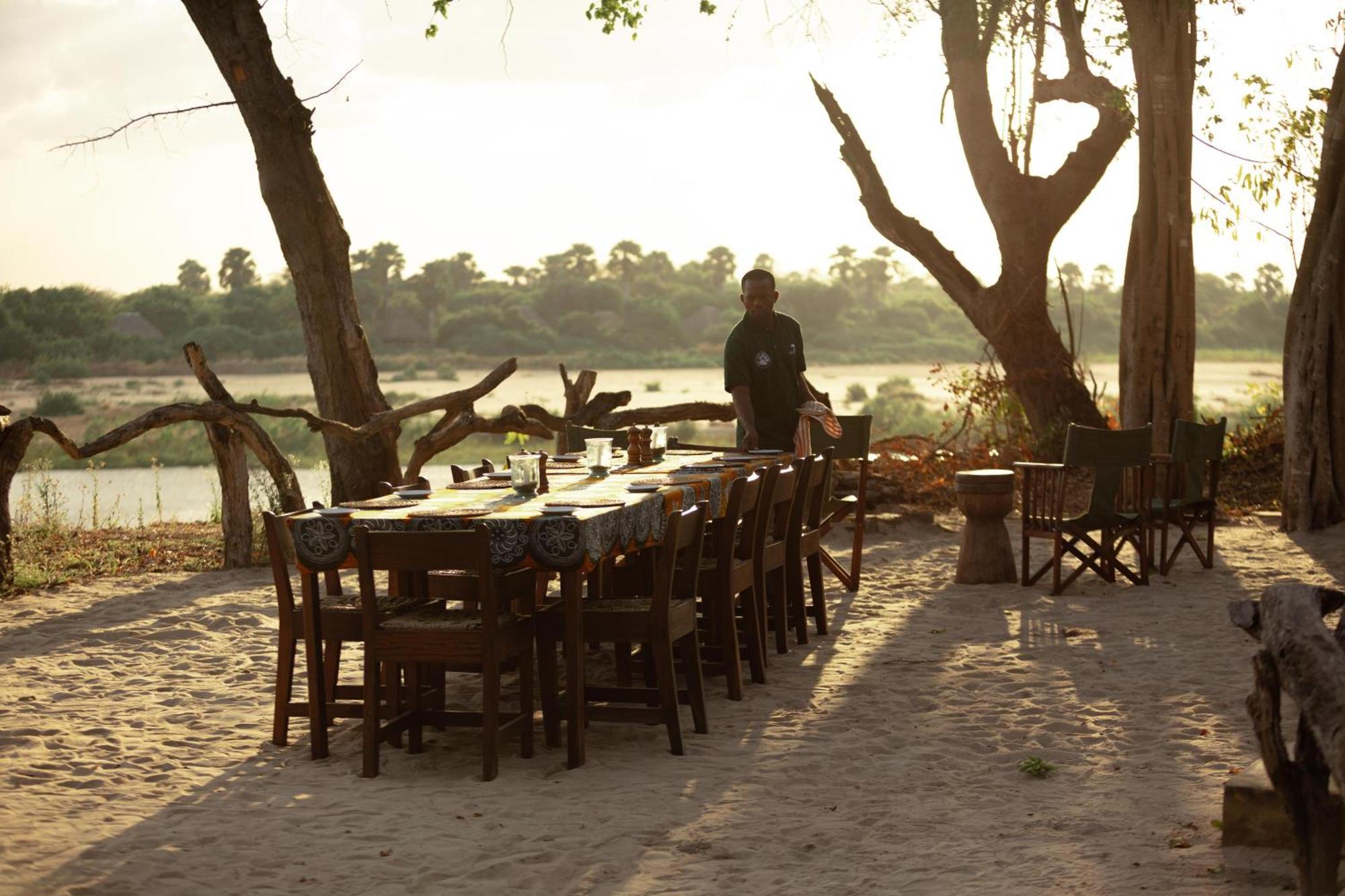 Selous River Camp Kwangwazi ภายนอก รูปภาพ